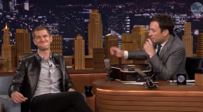 Andrew Garfield chez Jimmy Fallon: Spider-Man unplugged